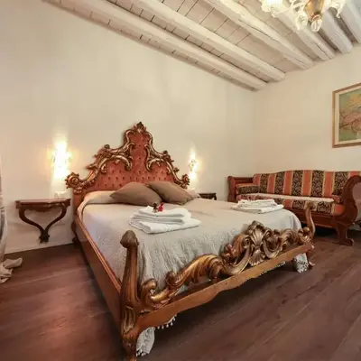 SARA S LUXURY HOME five minutes from Piazza San Marco