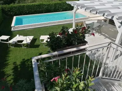 Piscina di Dimora al Bosco o nelle vicinanze