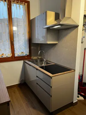 Cucina o angolo cottura di TINTORETTO 4, 3 GRANDI CAMERE DA LETTO, 2 BAGNI