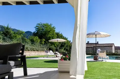 Piscina di b&b al fienile o nelle vicinanze