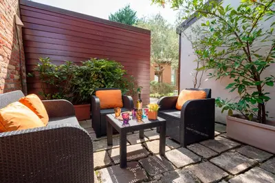 Area soggiorno di The WaterView Alcove