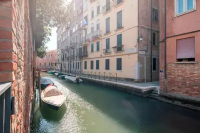 Vista sul fiume nelle vicinanze dell'appartamento