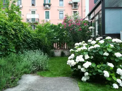 Giardino di Accogliente appartamento a Dorsoduro con GIARDINO!