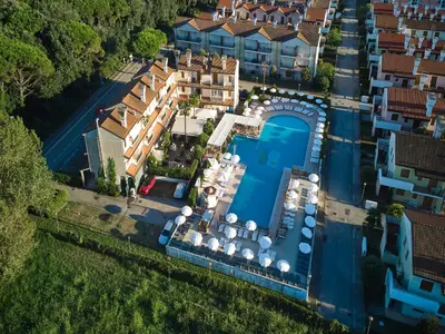 Piscina di Cozy flat in a bright residence-Beahost o nelle vicinanze