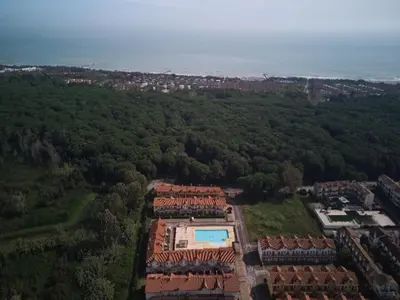 Piscina di Homely flat with pool-Beahost o nelle vicinanze
