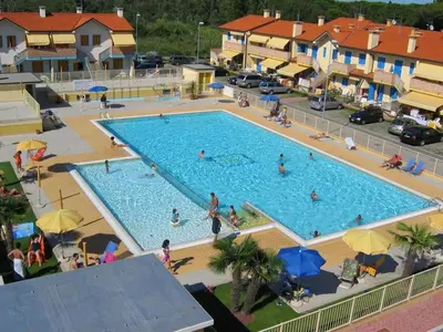 Piscina di Homely flat with pool-Beahost o nelle vicinanze