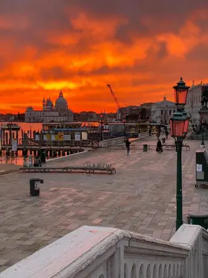 Alba o tramonto visti dall'interno dell'appartamento o dai dintorni