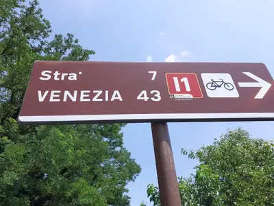 Certificato, attestato, insegna o altro documento esposto da Villa Gaudio