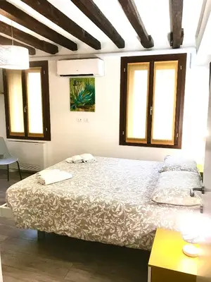 Letto o letti in una camera di Cà dei Santi- BIENNALE