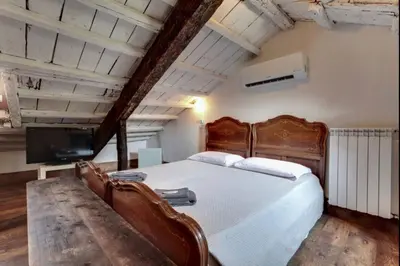 Letto o letti in una camera di Venice traditional home with terrace