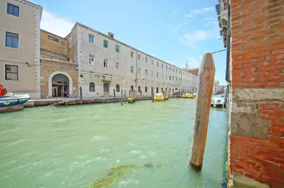 Vista sul fiume nelle vicinanze dell'appartamento