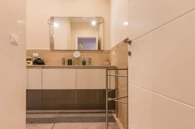 Bagno di Gallery House
