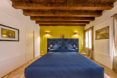 Letto o letti in una camera di Élite Home stunning venetian apt. Close Accademia