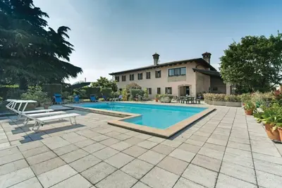 Piscina di Villa Stefania Asolo piscina e biliardo o nelle vicinanze