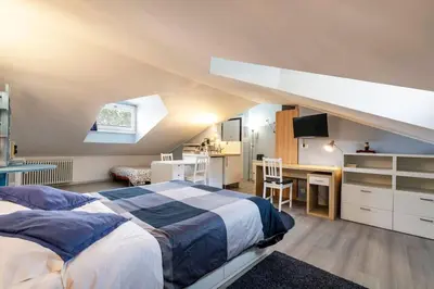 Letto o letti in una camera di enJoy Home - Monolocale S Sofia sui tetti di Padova