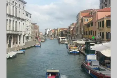 Vista sul fiume nelle vicinanze dell'appartamento