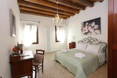 Letto o letti in una camera di Ca' del Pittor Apartments