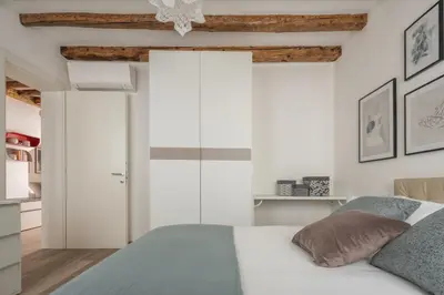 Letto o letti in una camera di San Giacomo dall'Orio Garden Apartment R&R