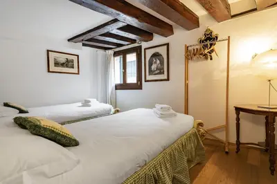 Letto o letti in una camera di Gondola Luxury - Campo Santi Filippo e Giacomo by Wonderful Italy