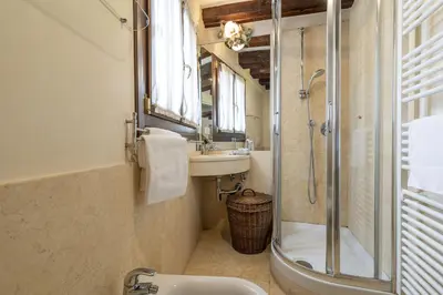 Bagno di Gondola Luxury - Campo Santi Filippo e Giacomo by Wonderful Italy