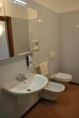 Bagno di OTB Italia 1 - Luminoso appartamento tra Venezia e Treviso con Terrazza e Posto auto Coperto