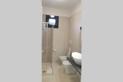 Bagno di RESIDENCE QUITO PIAZZA MAZZINI 150m dal mare e vicino Pista Azzurra