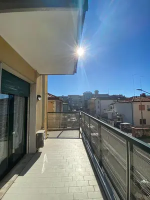 Balcone o terrazza di RESIDENCE QUITO PIAZZA MAZZINI 150m dal mare e vicino Pista Azzurra