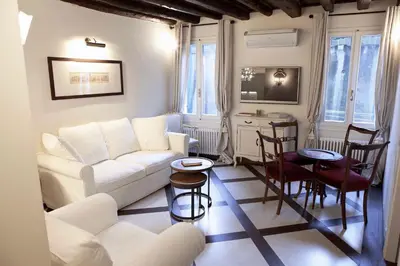 Area soggiorno di Ca Spada 2 Bedrooms & 2 Bathrooms Venice Apartment