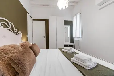 Letto o letti in una camera di Ca' d'Oro Cozy Suite by Wonderful Italy