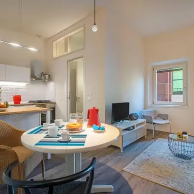 SNUG APARTMENT WITH PRIVATE COURTYARD M0270422677
