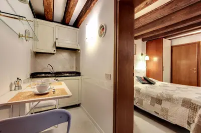 Letto o letti in una camera di Leo APARTMENT LOC-03081