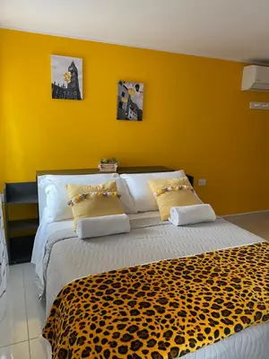 Letto o letti in una camera di LAGUNA BLU Camera SOLE con terrazza panoramica in comune