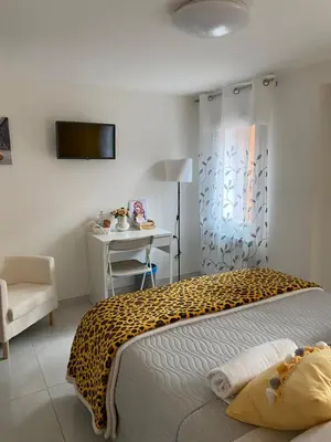Letto o letti in una camera di LAGUNA BLU Camera SOLE con terrazza panoramica in comune