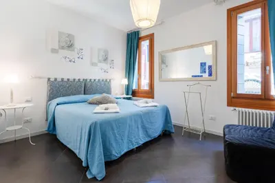 Letto o letti in una camera di GuestHost - Castello Appartamento con vista sul Canale x6