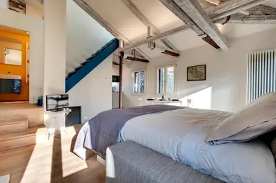 Letto o letti in una camera di Venice Skyline View Studio Apartment M0270428215