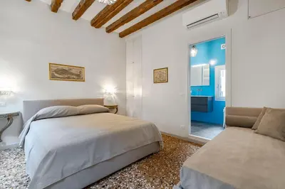 Letto o letti in una camera di Ca’ Anna Rialto Apartment M0270429079