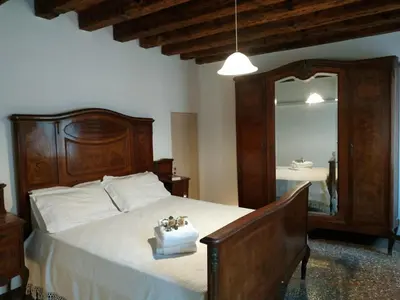 Letto o letti in una camera di Ca Marga Cannaregio - Central Venetian Style 2 bedroom apartment
