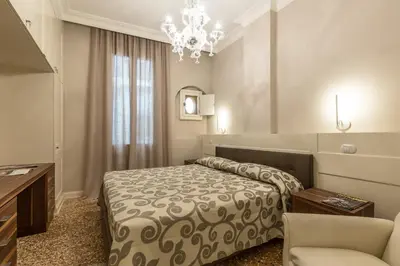 Letto o letti in una camera di Ca' Mainella Grand Canal View 4 bedrooms in Dorsoduro