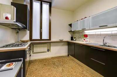 Cucina o angolo cottura di Ca’ Amalia San Marco Venetian Apartment M027042932
