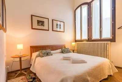 Letto o letti in una camera di Red House close to @Accademia Bridge