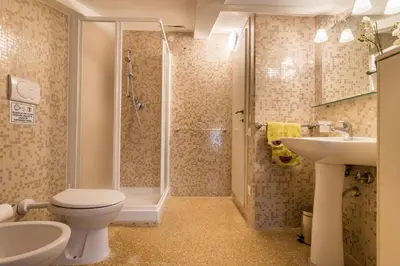Bagno di Red House close to @Accademia Bridge