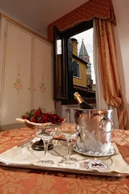 Bevande di Ambassador Tre Rose
