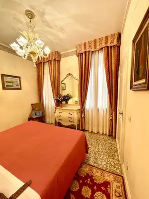 Letto o letti in una camera di San Gregorio Venice Apartments
