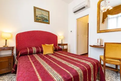 Letto o letti in una camera di Palazzo Schiavoni Residenza d'epoca & Suite-Apartments