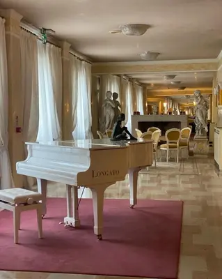 Area soggiorno di Villa Pace Park Hotel Bolognese