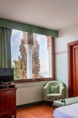 TV o dispositivi per l'intrattenimento presso Hotel Russo Palace