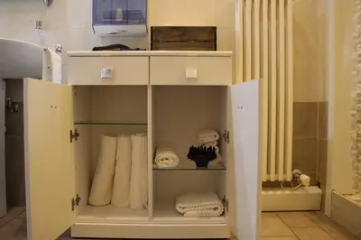 Bagno di Appartamento Balcone fiorito