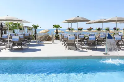 Piscina di Hotel Cavalieri Palace & Suites o nelle vicinanze