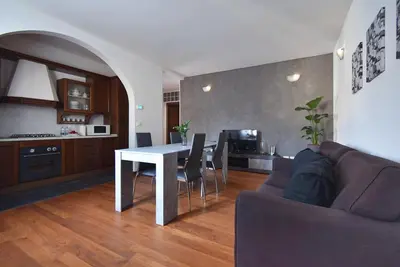 Planimetria di By the Hills Apartment