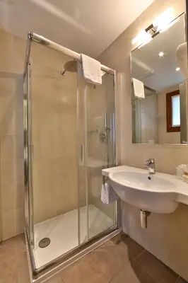 Bagno di BEST WESTERN Titian Inn Hotel Venice Airport